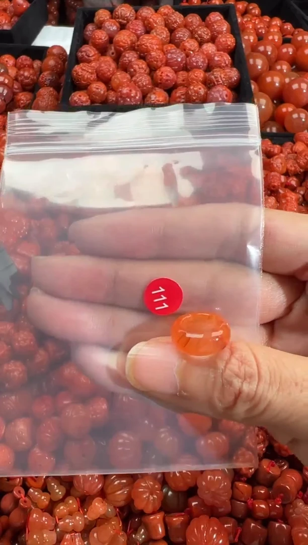 南红玛瑙未镶嵌颈饰1