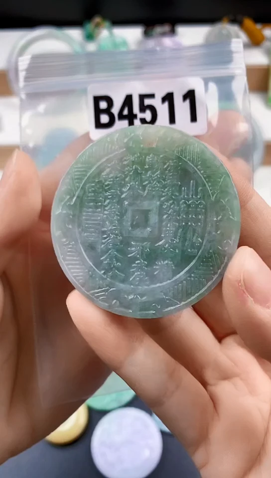 颈饰未镶嵌翡翠天然翡翠吊坠挂件