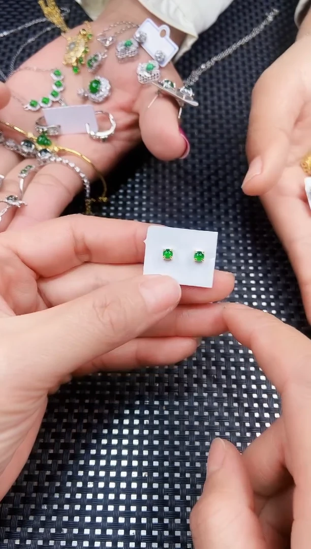 【闪购商品】翡翠耳饰未镶嵌11111111