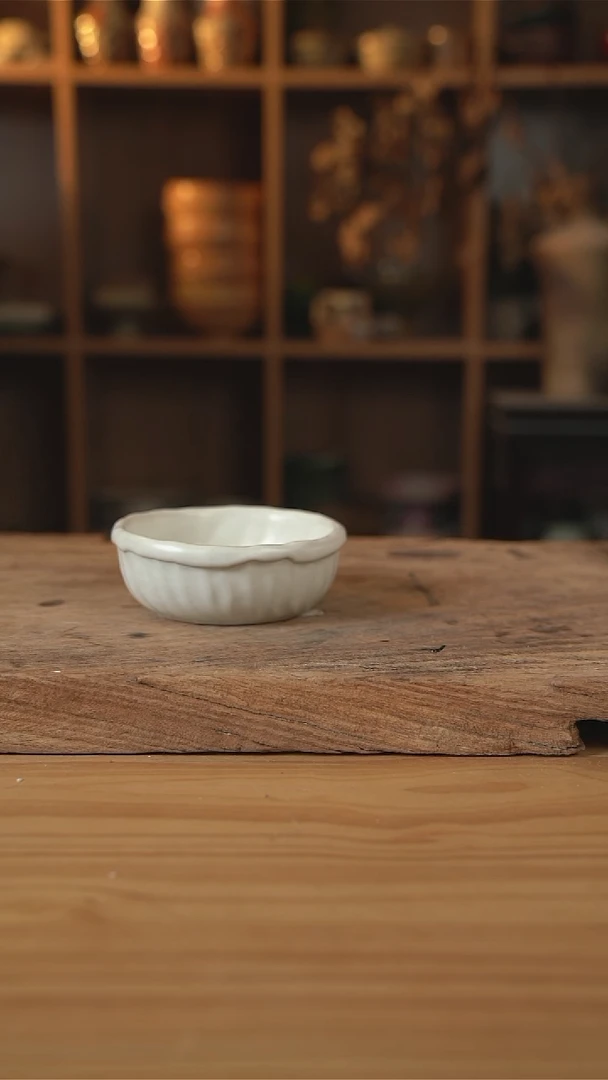 白色系列的蛋糕碗