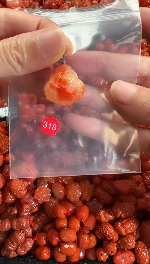 颈饰未镶嵌南红玛瑙1