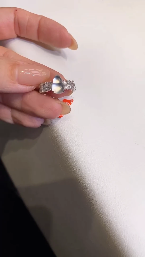 18K金镶嵌戒指翡翠戒指