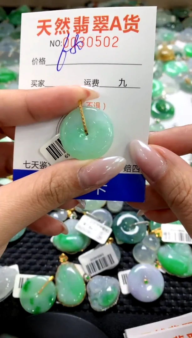 颈饰18K金镶嵌翡翠1111111111111111