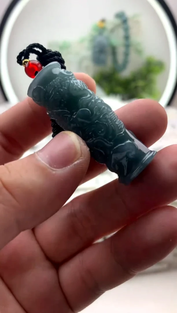 翡翠未镶嵌颈饰龙柱