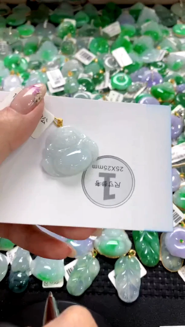 翡翠18K金镶嵌颈饰1111111111111111