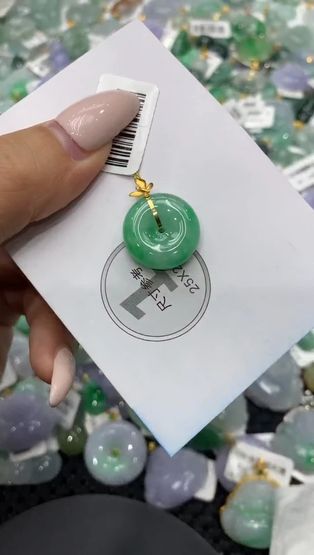 颈饰18K金镶嵌翡翠111111111111