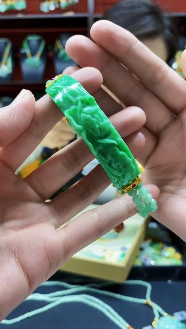 颈饰未镶嵌翡翠手串