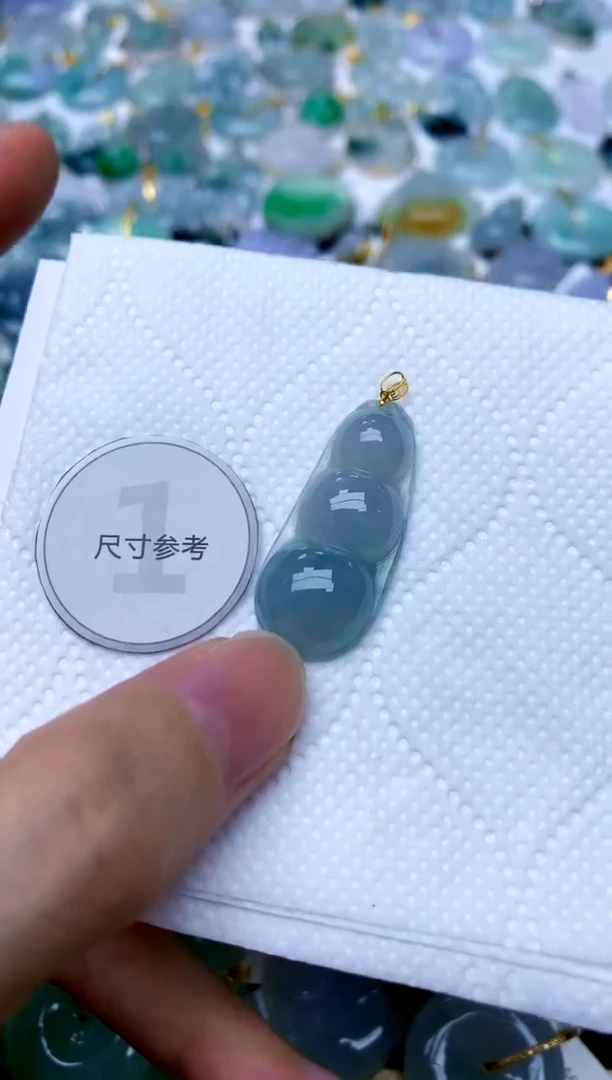 颈饰18K金镶嵌翡翠天然A货翡翠