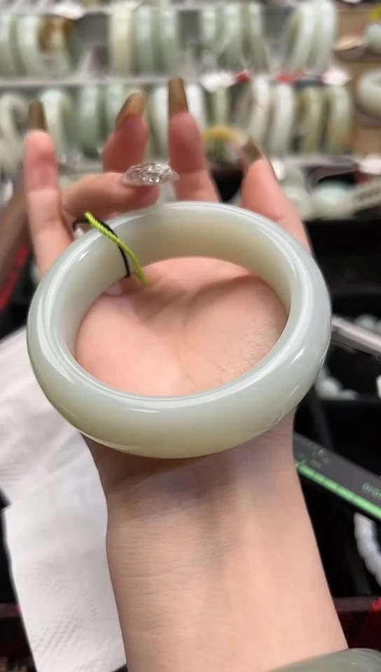 【闪购商品】和田玉手镯未镶嵌且末料远矿高青白手镯57