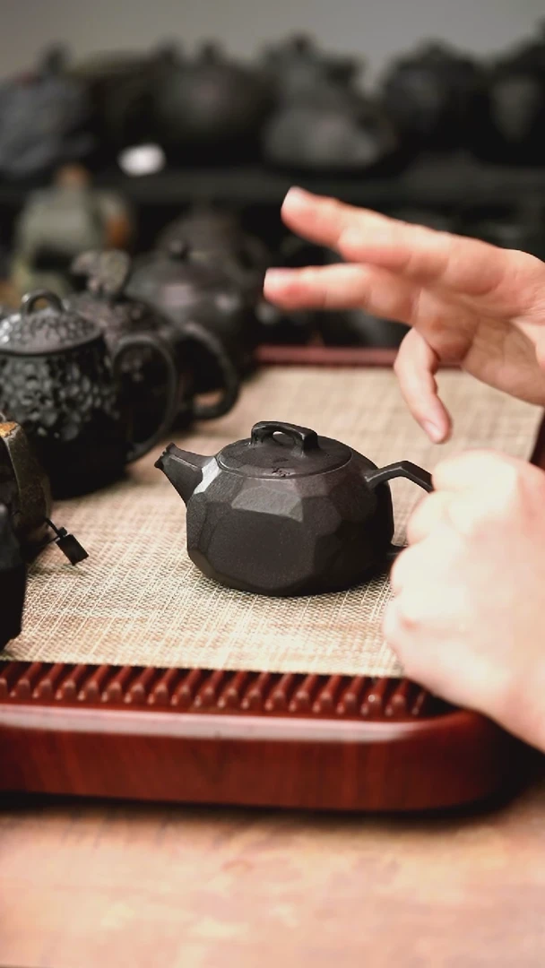 归玉堂冰碛岩重工雕刻磐石壶200cc