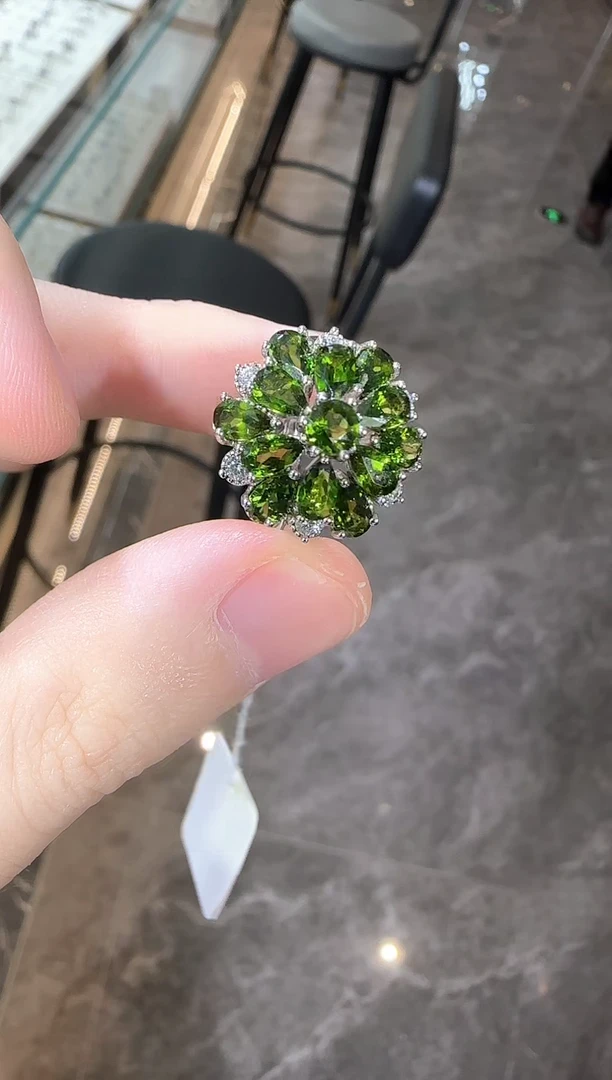 银S925镶嵌透辉石繁花设计款