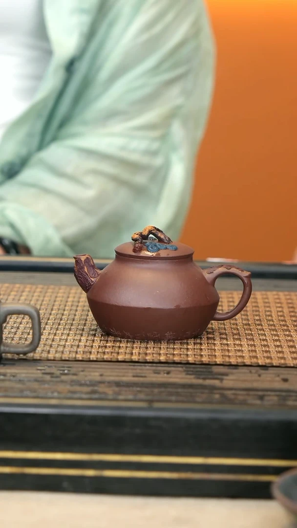 紫砂壶XS62《松韵合斗》紫玉金砂