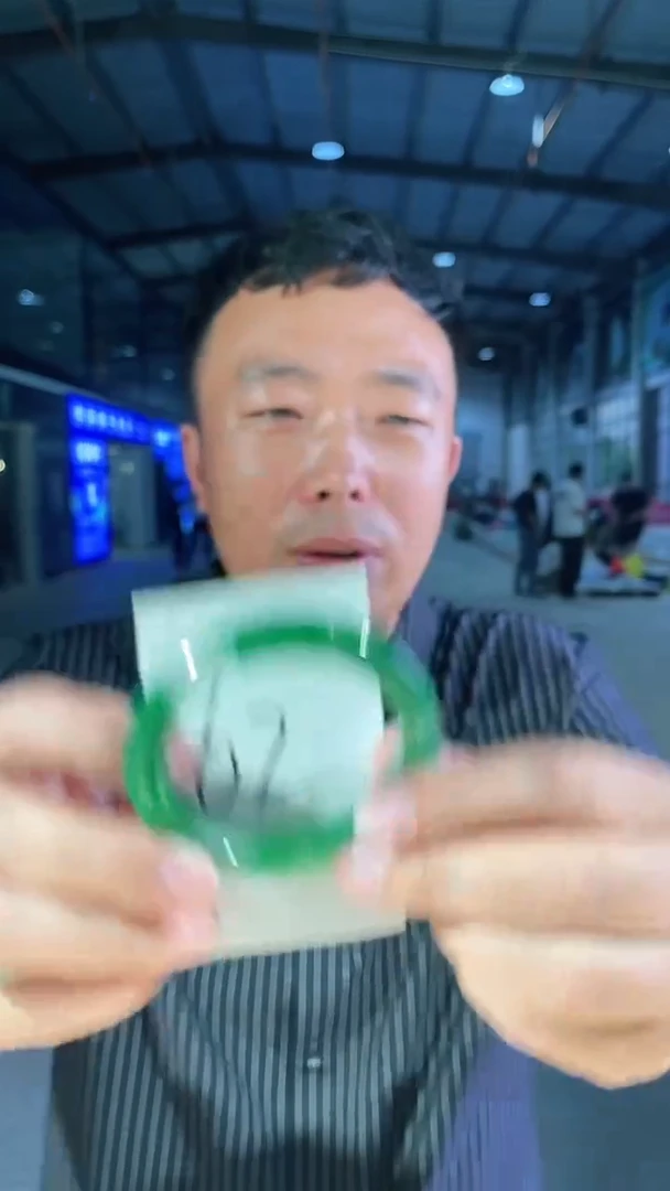 石英质玉（非洲翠）手镯未镶嵌56+