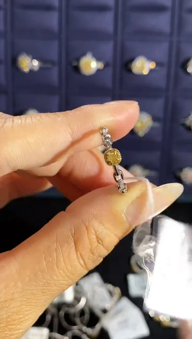 戒指18K金镶嵌钻石21