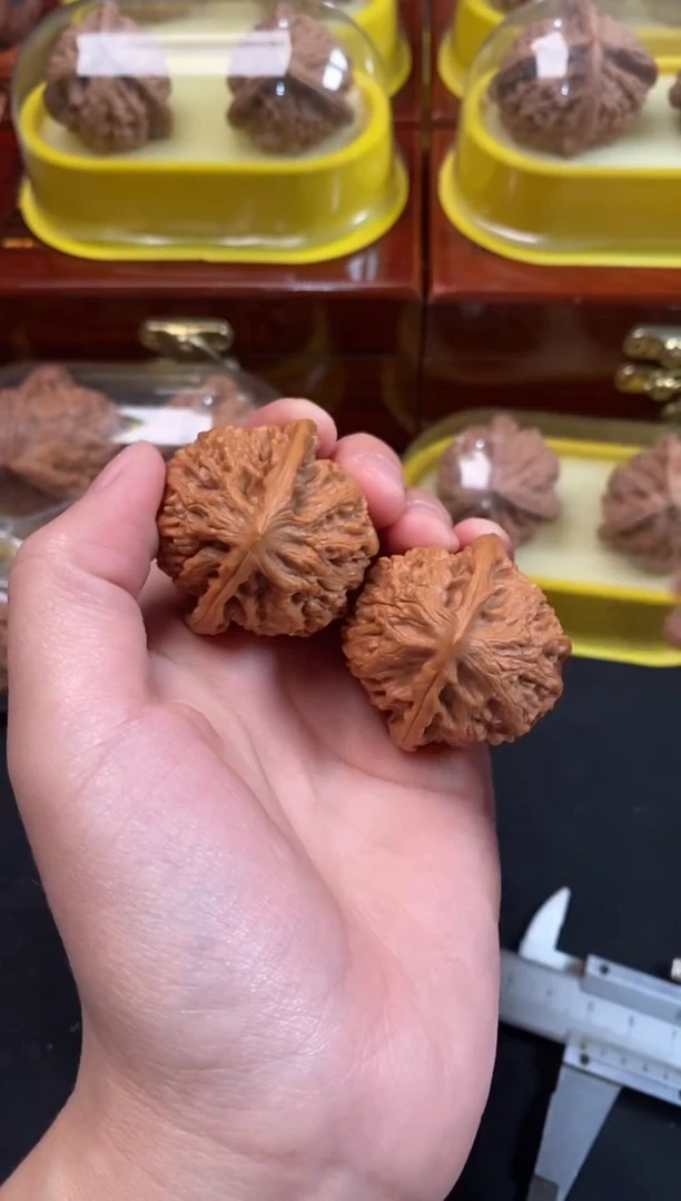 把件文玩核桃金牛38尺Q084