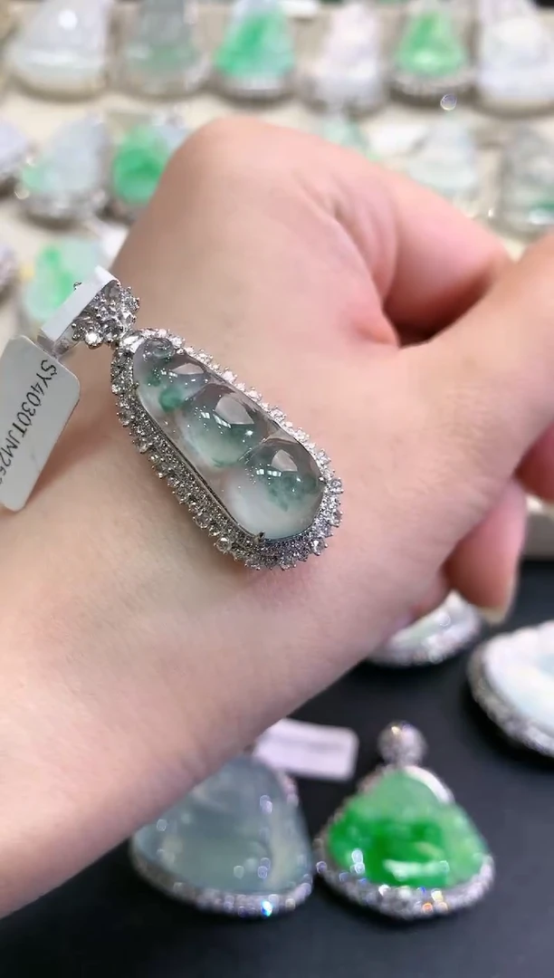 【闪购商品】翡翠颈饰18K金镶嵌C64