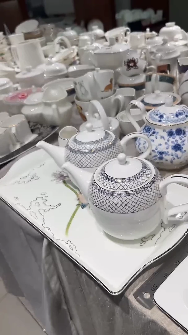 瓷小*两个网状文壶