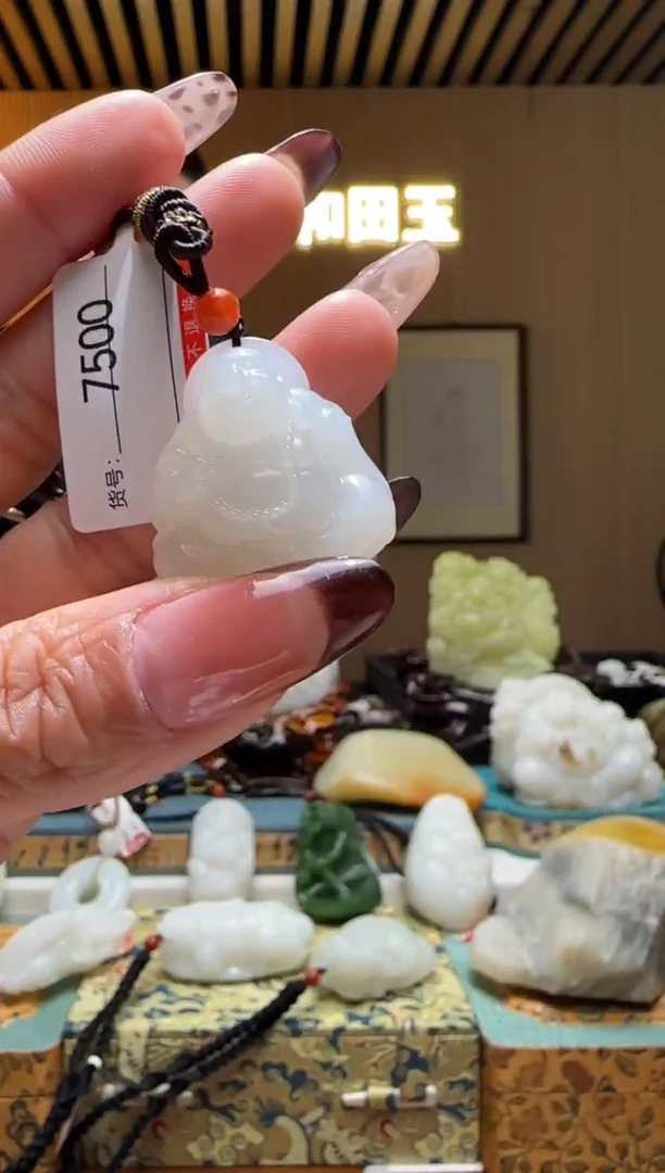 颈饰未镶嵌和田玉1