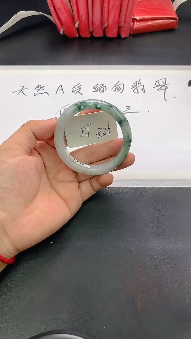 翡翠手镯未镶嵌131