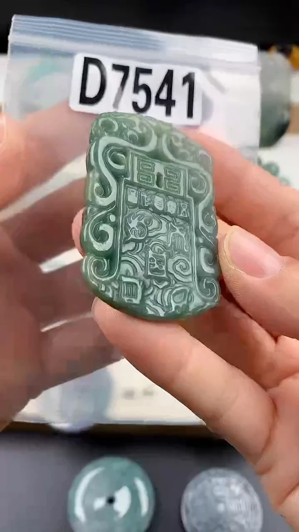 颈饰未镶嵌翡翠天然翡翠吊坠挂件