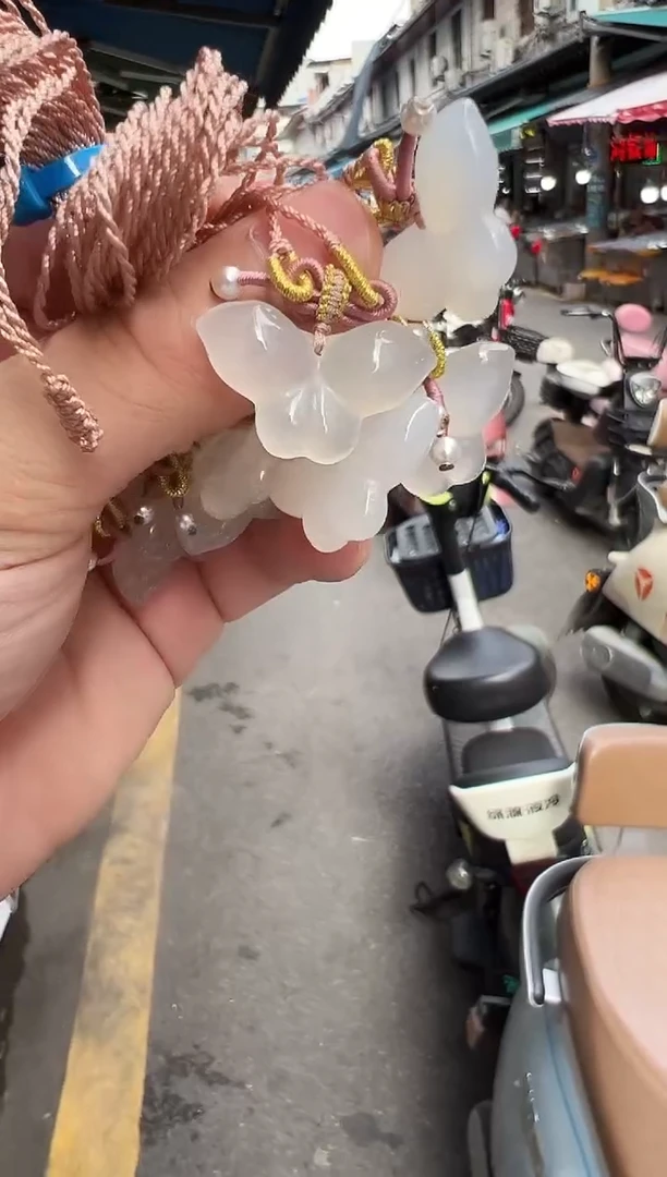 未镶嵌颈饰玛瑙/玉髓蝴蝶吊坠多样性发其一