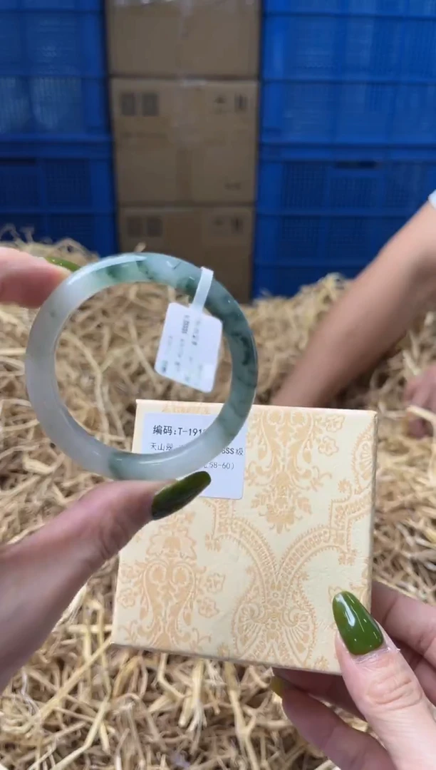 未镶嵌手镯石英质玉T1919