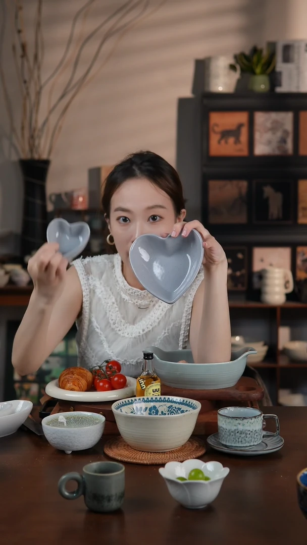 陶瓷灰色爱心果盘 爱心小酱料碟两件 套微瑕 凑满20发货