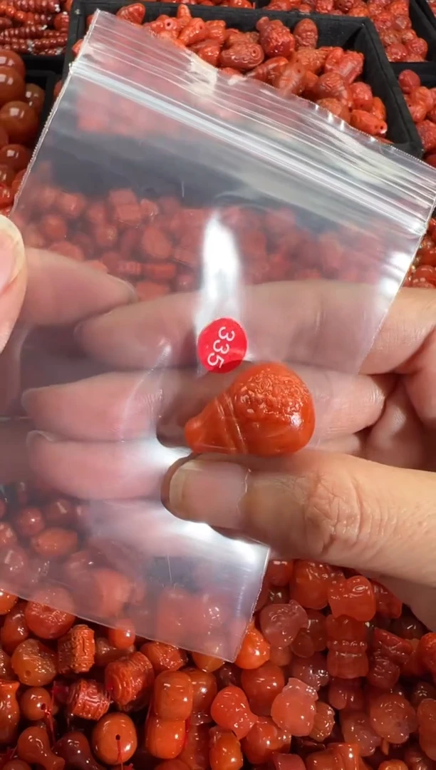 南红玛瑙未镶嵌颈饰1