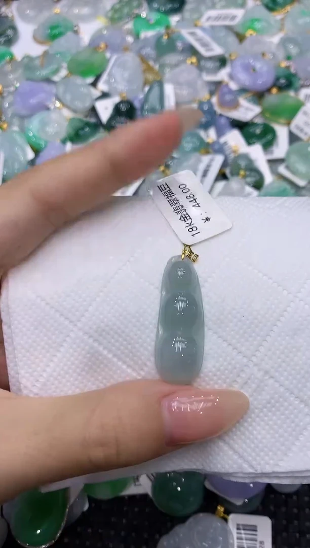 颈饰18K金镶嵌翡翠111111111111