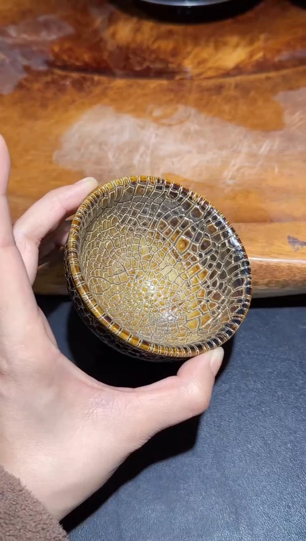 茶盏日**汉116科研院院长-杨飞燕