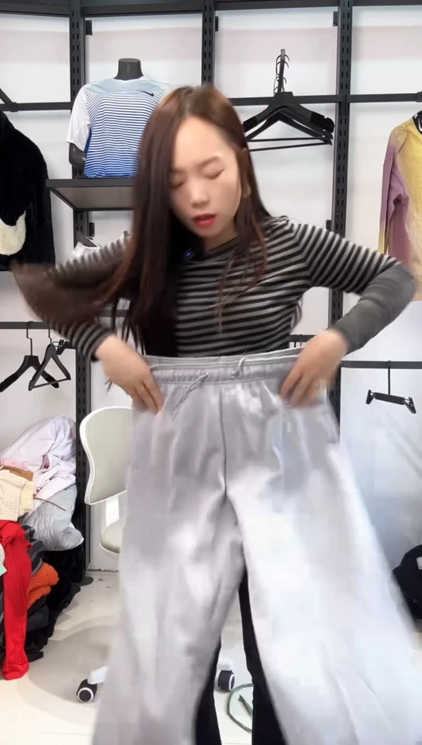 2676 编码  瑕疵直播间过款为准 尺码160