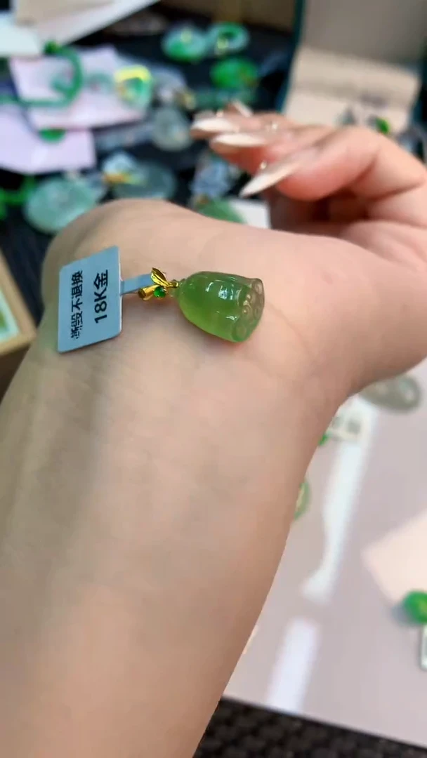 翡翠18K金镶嵌吊坠(不含链)1