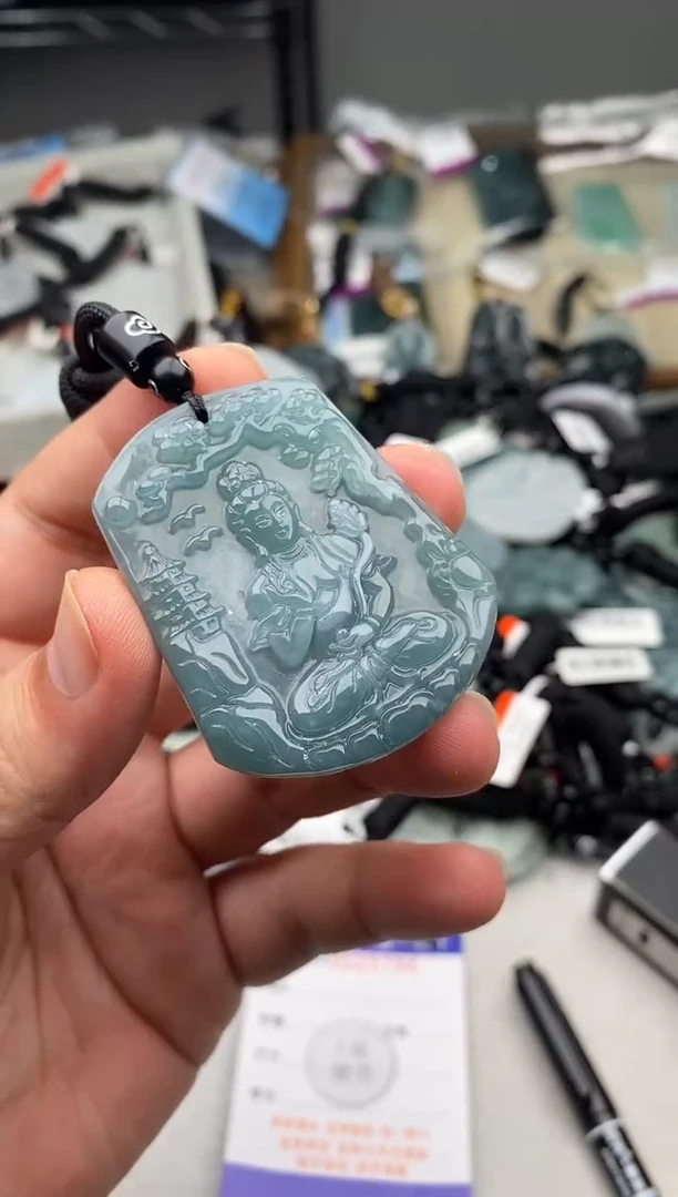 翡翠未镶嵌颈饰 多样性发其一