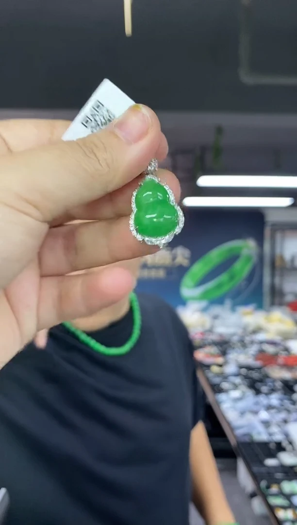 颈饰未镶嵌翡翠多样性发其一颜色微差