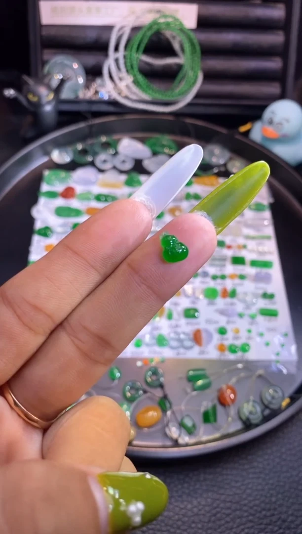 翡翠挂件未镶嵌葫芦