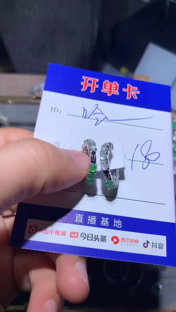 【闪购商品】翡翠耳饰银S925镶嵌哈哈橦