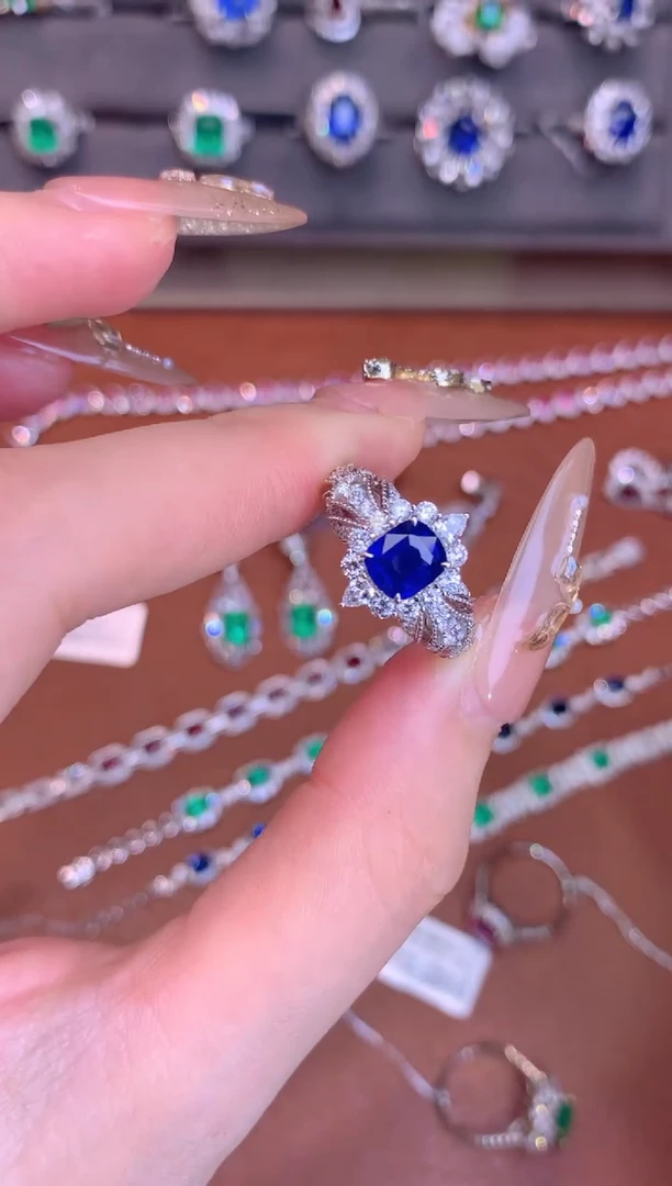 【闪购商品】蓝宝石戒指18K金镶嵌1.25CT