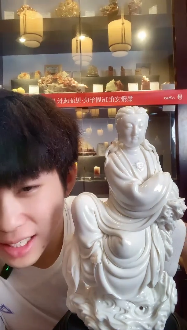 摆件德化白瓷吴志勇老师的坐岩散发观音高度29公分