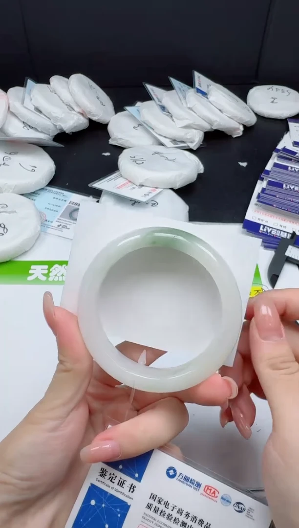 未镶嵌手镯石英质玉0106-556