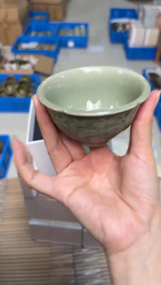 陶瓷纯手工天青色牡丹纹小海瓯