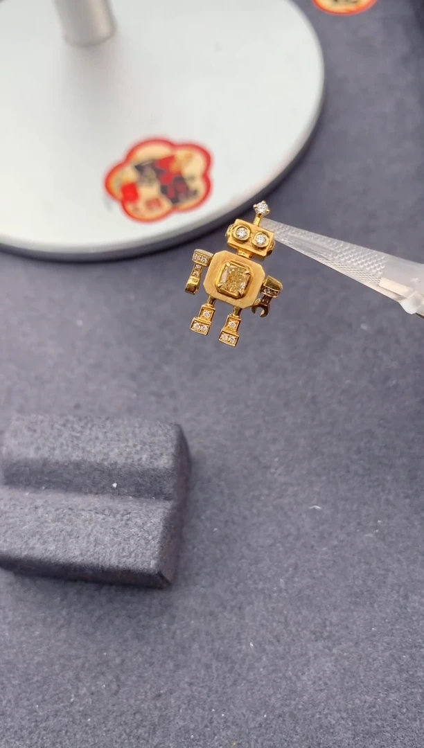 【闪购商品】钻石吊坠(不含链)18K金镶嵌26分黄钻吊坠