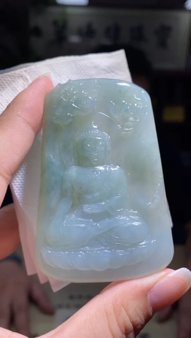 翡翠未镶嵌颈饰阿弥