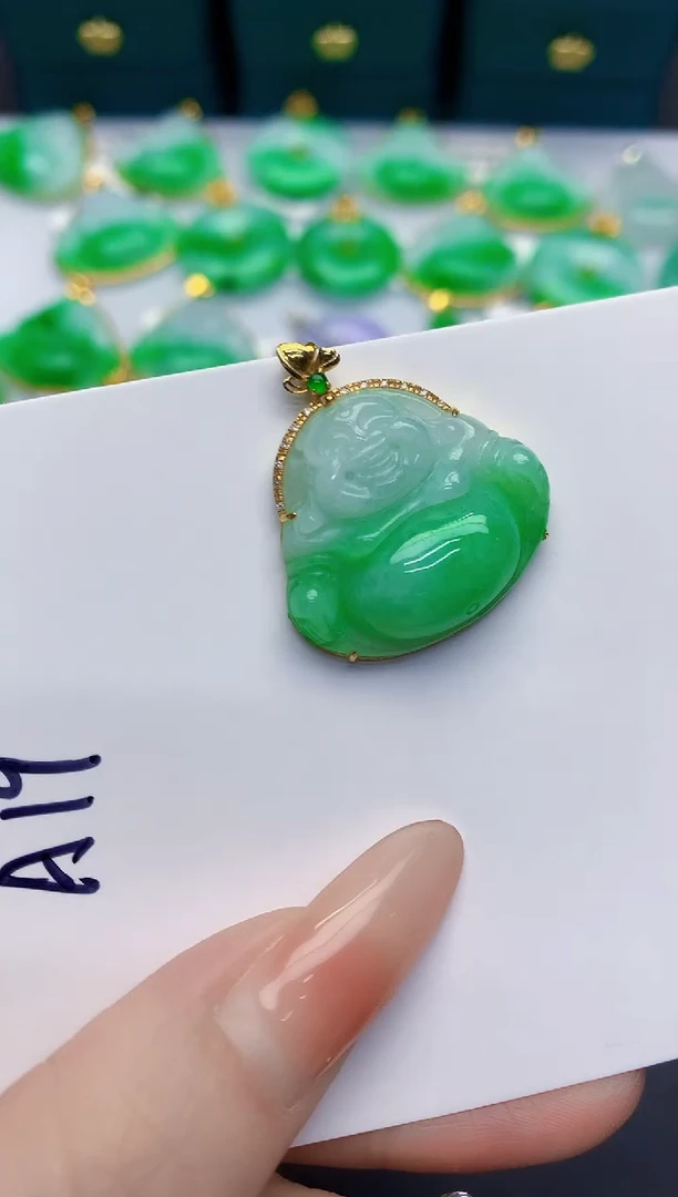 颈饰18K金镶嵌翡翠缅甸天然翡翠A货