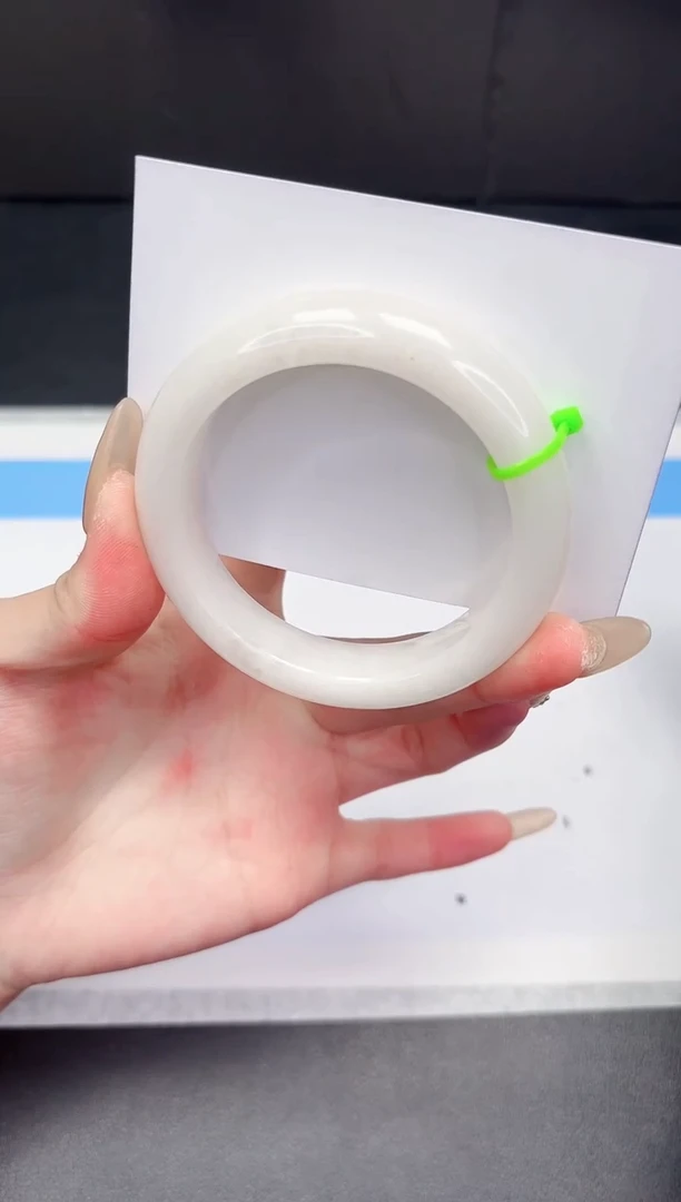 【闪购商品】和田玉手镯未镶嵌180-56.5