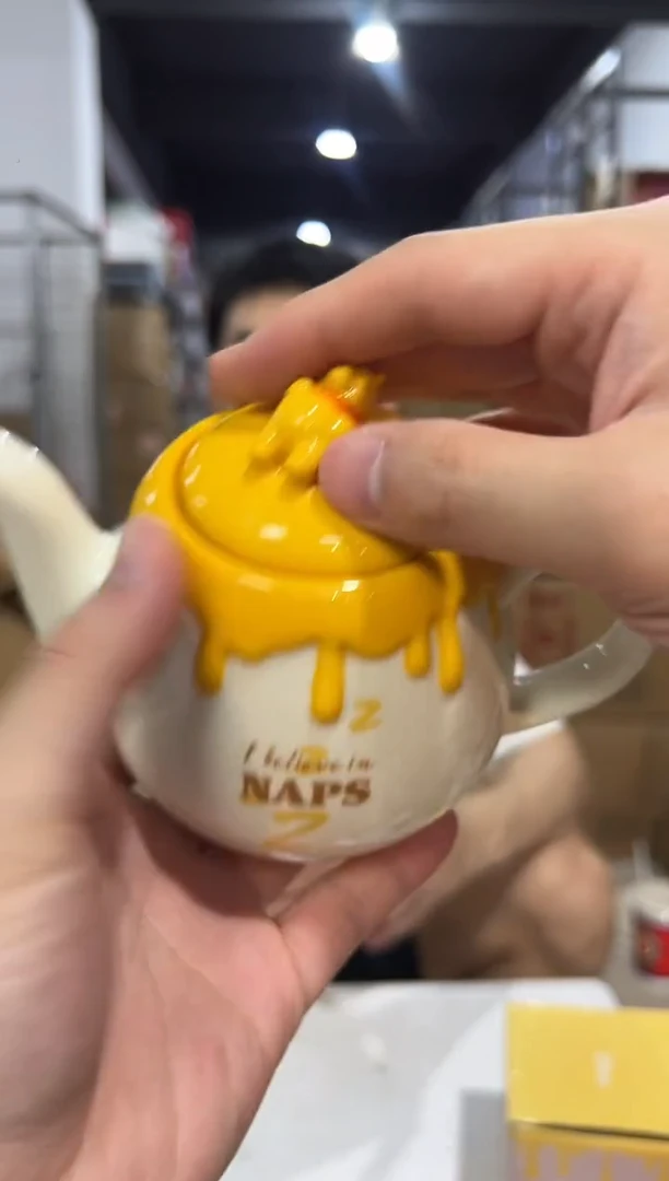 瓷片原盒维尼蜂蜜茶壶