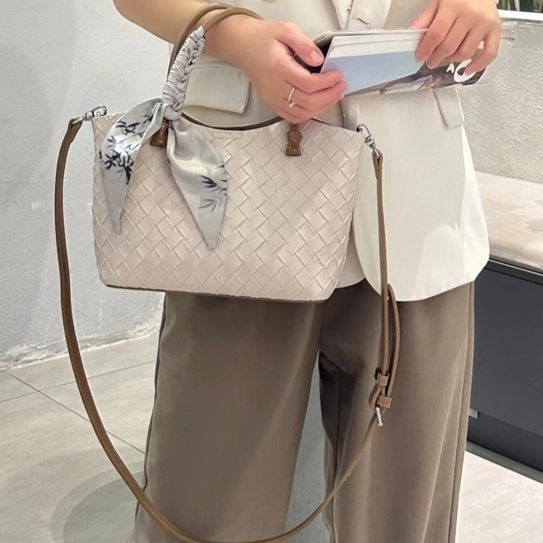 【芝麻集】QYX-12581-米白RAIN.CUN简约休闲百搭腋下斜跨轻奢女包