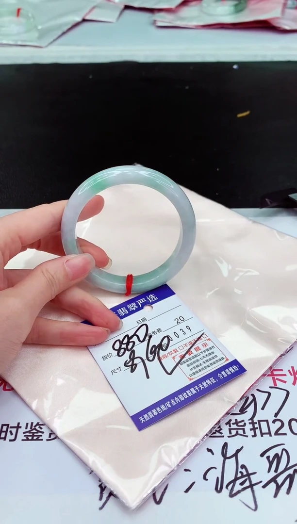 翡翠手镯未镶嵌1111111111111