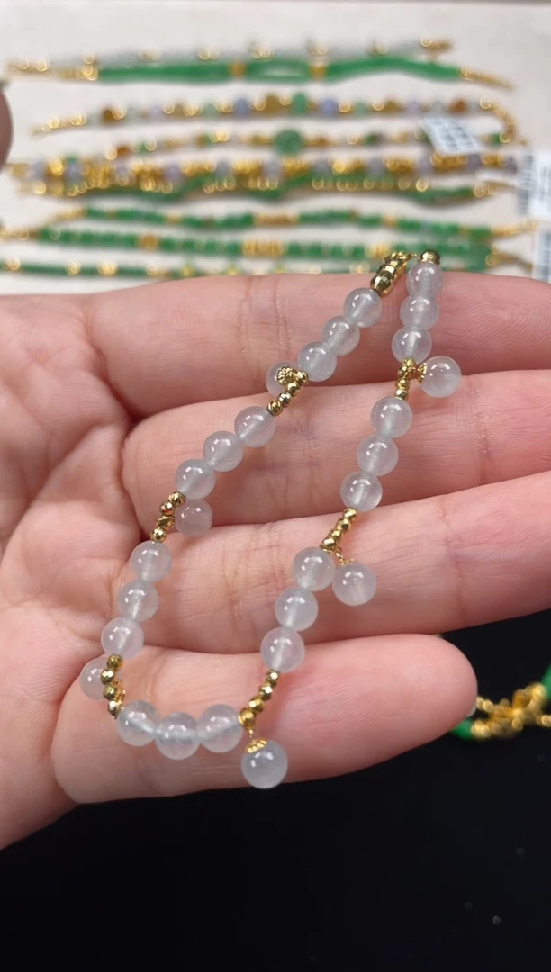 18K金镶嵌手串翡翠一条   P233