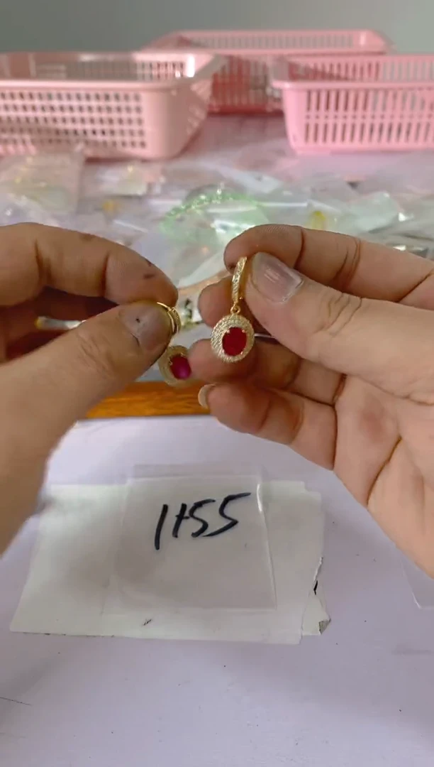 【闪购商品】水晶颈饰银S925镶嵌1155红宝，蓝宝，多样性发一件赠链