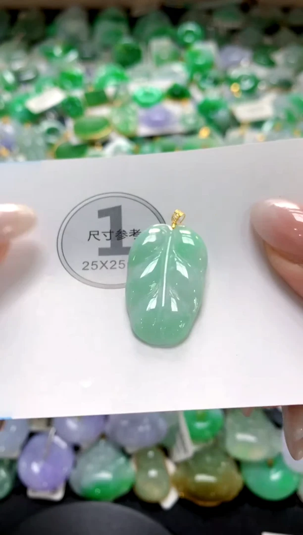 翡翠18K金镶嵌颈饰1111111111111111